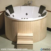 Ulkokäytävä pyöreä akryylinen pesuallas, jossa puu ympäröi